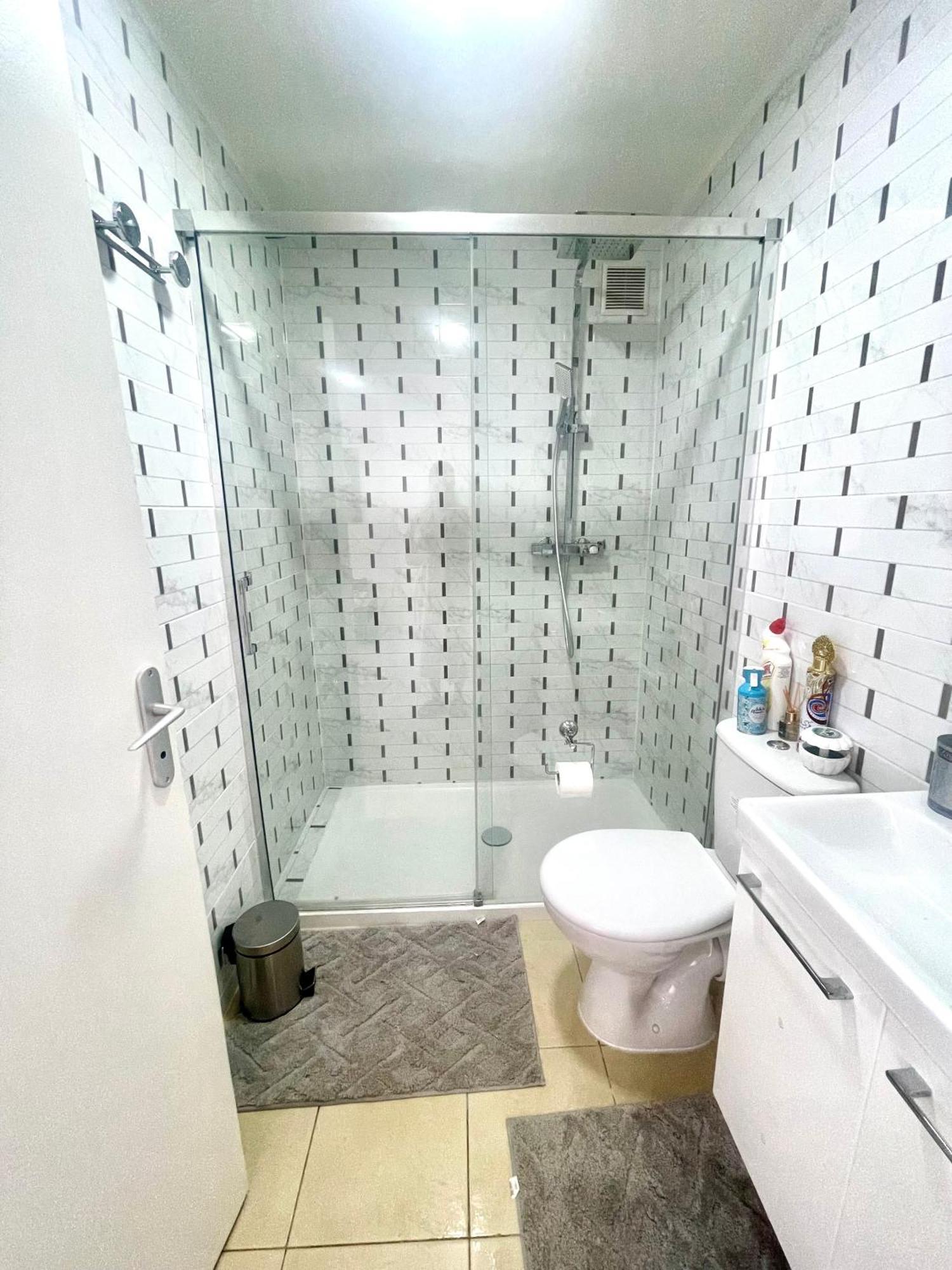 Appartement Spacieux Et Lumineux, Coup De Coeur Garanti A Proximite Du Metro Et Rer La Courneuve
